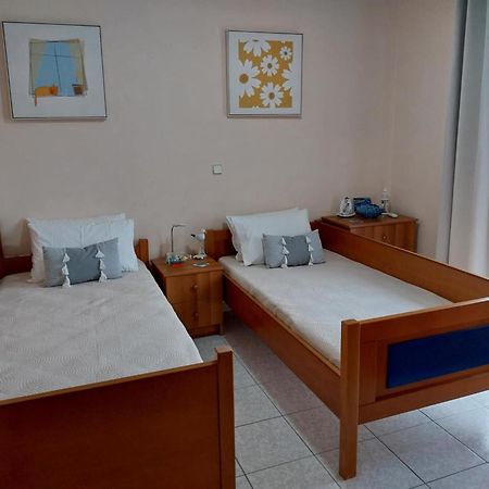 Elegant Apartment Near The Beach Néa Péramos Екстериор снимка