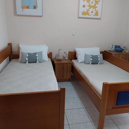 Elegant Apartment Near The Beach Néa Péramos Екстериор снимка