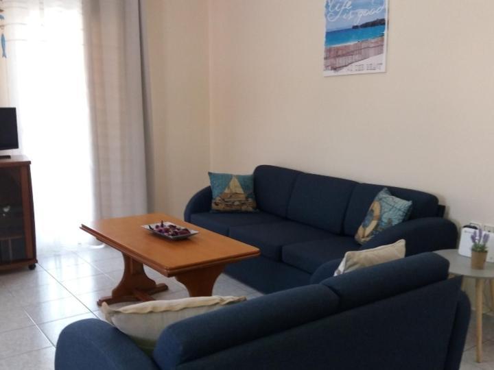 Elegant Apartment Near The Beach Néa Péramos Екстериор снимка