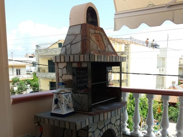 Elegant Apartment Near The Beach Néa Péramos Екстериор снимка