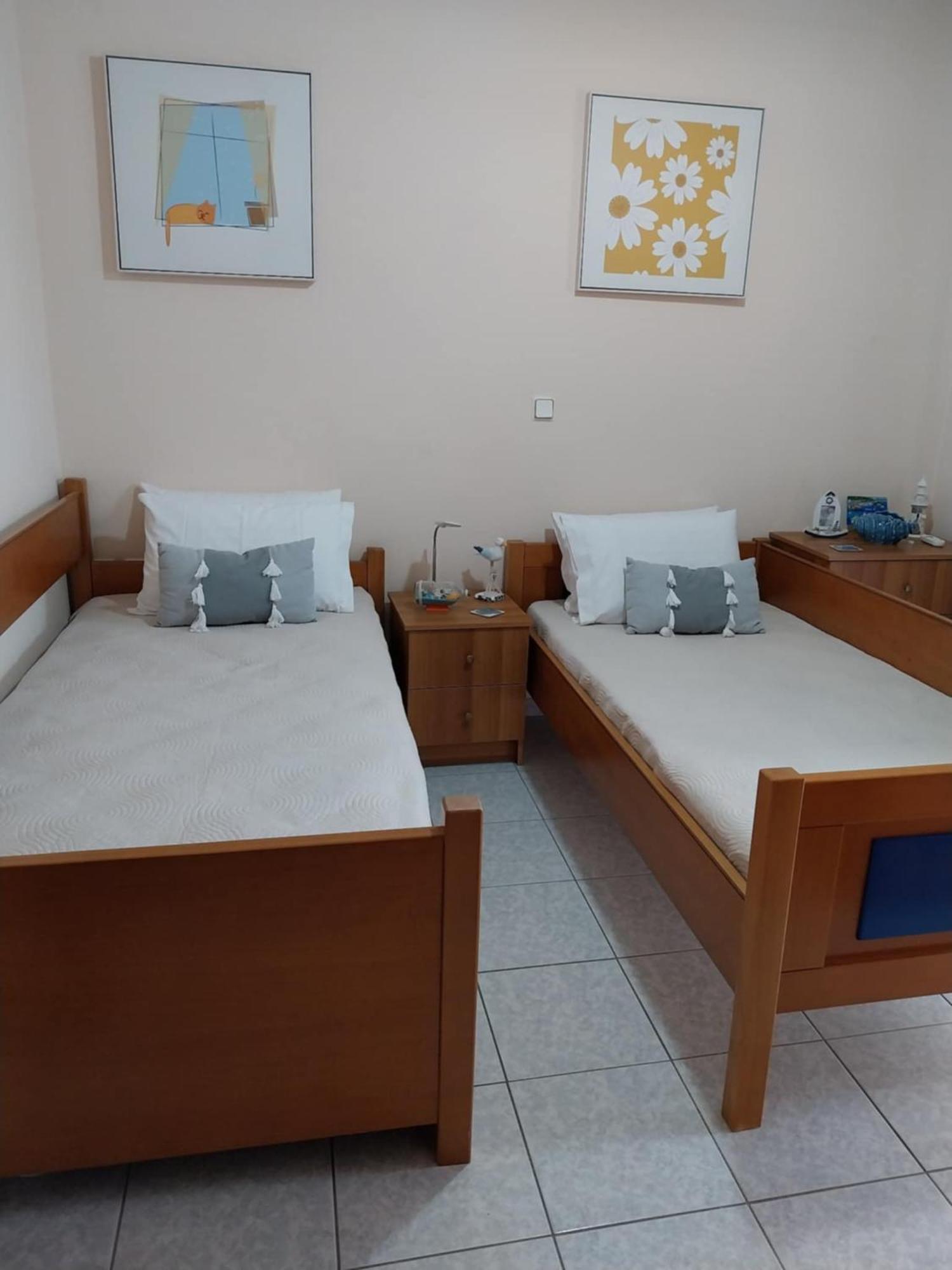 Elegant Apartment Near The Beach Néa Péramos Екстериор снимка