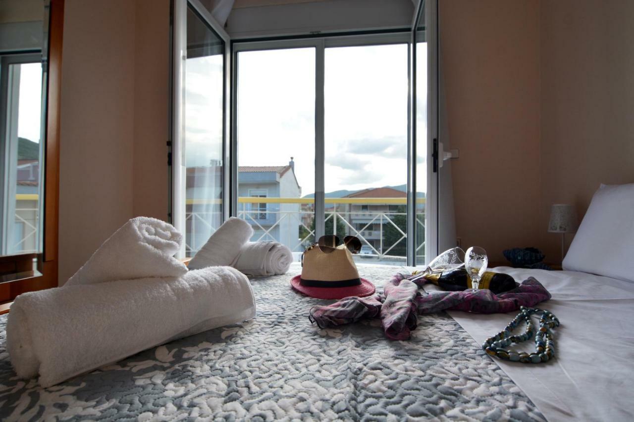 Elegant Apartment Near The Beach Néa Péramos Екстериор снимка