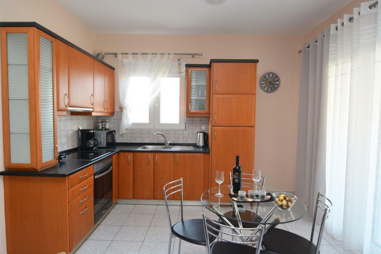 Elegant Apartment Near The Beach Néa Péramos Екстериор снимка