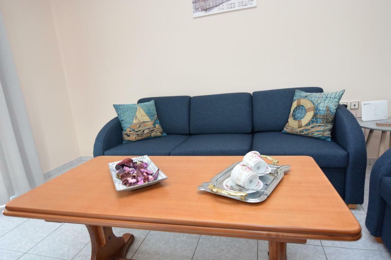 Elegant Apartment Near The Beach Néa Péramos Екстериор снимка