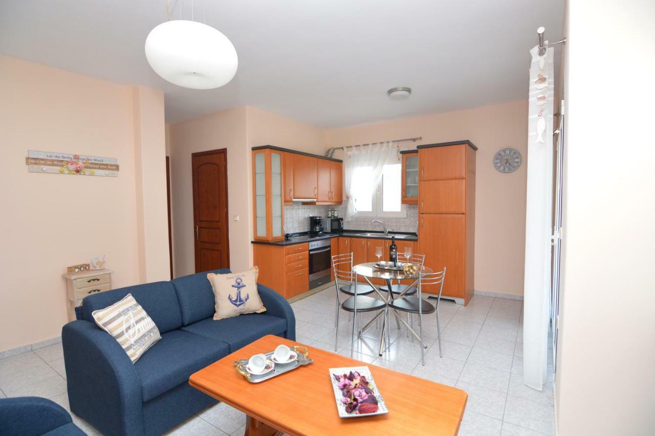 Elegant Apartment Near The Beach Néa Péramos Екстериор снимка