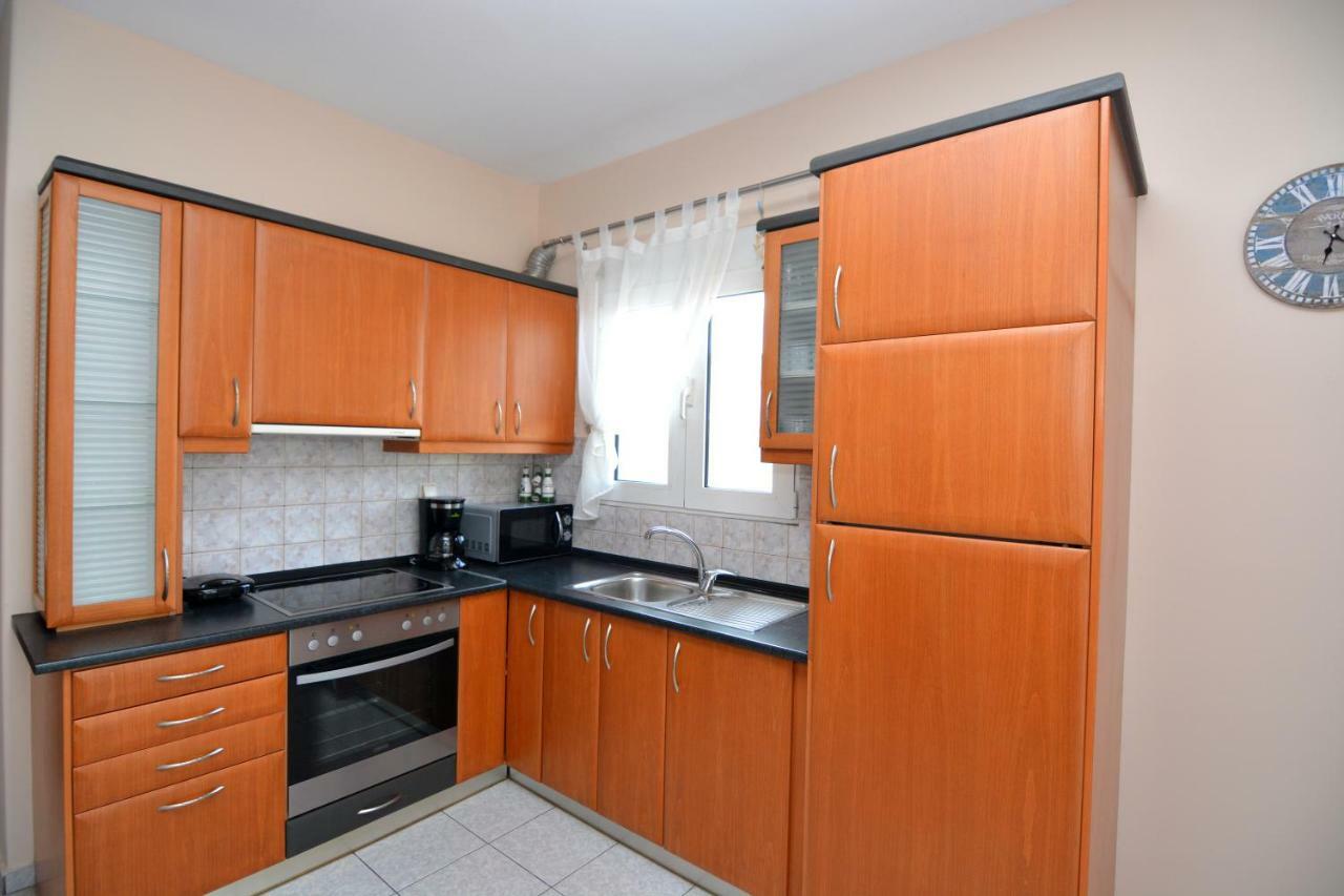 Elegant Apartment Near The Beach Néa Péramos Екстериор снимка