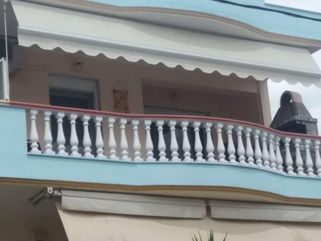 Elegant Apartment Near The Beach Néa Péramos Екстериор снимка